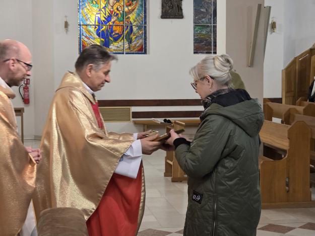 Wieczór Uwielbienia. Instalacja kamienia z Groty Gargano, w której objawił się św. Michał Archanioł